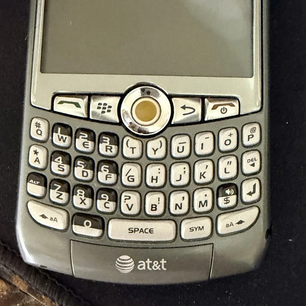 L43 Blackberry Curve 8310 AT&T GSM EDGE 2G Basic Call and Text Qwerty - Picture 6 of 8